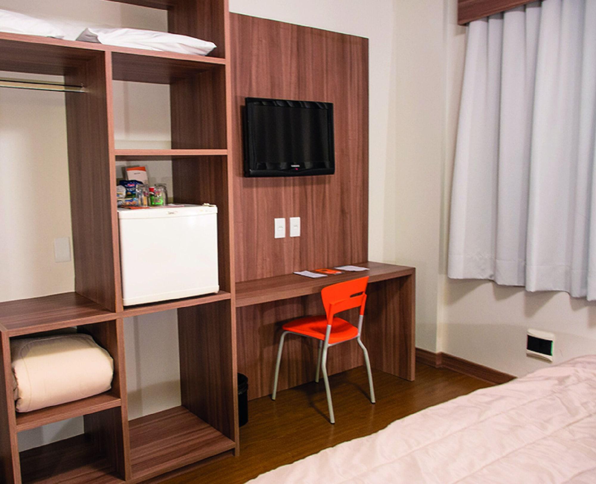 Hotel Continental Business - 200 Metros Do Complexo Hospitalar Santa Casa 3*