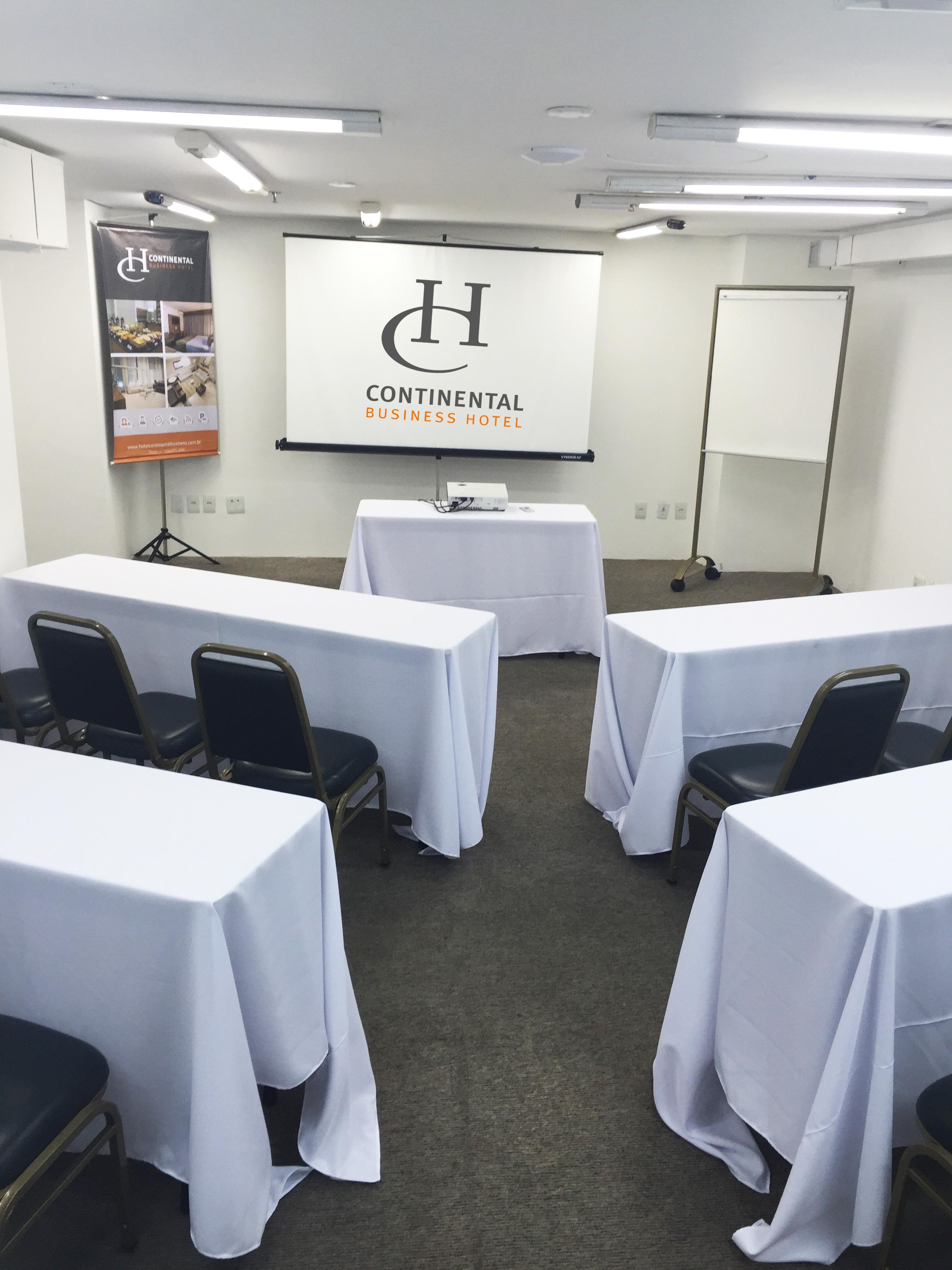 Continental Business - 200 Metros Do Complexo Hospitalar Santa Casa Hotel 3*