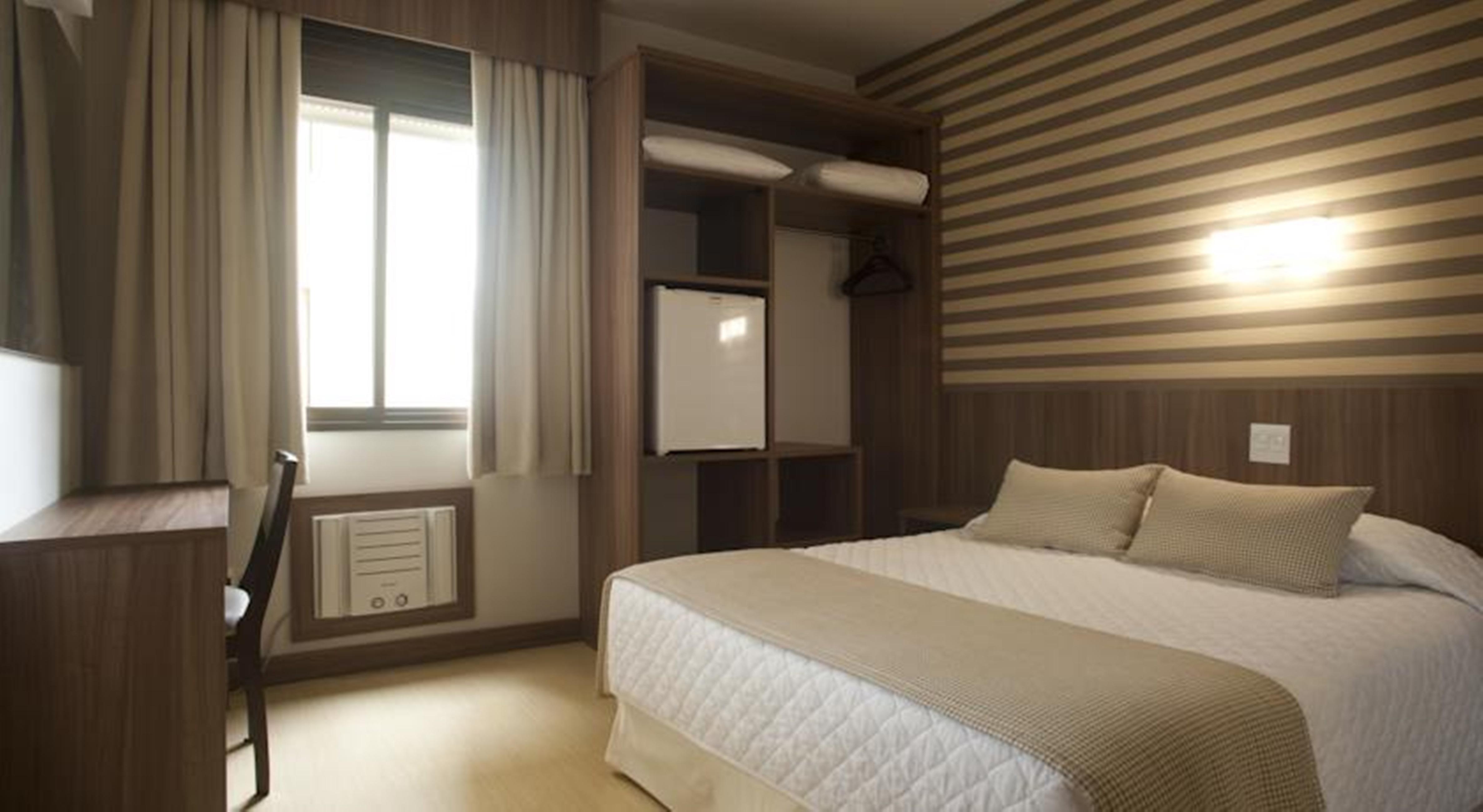 Continental Business - 200 Metros Do Complexo Hospitalar Santa Casa Hotel
