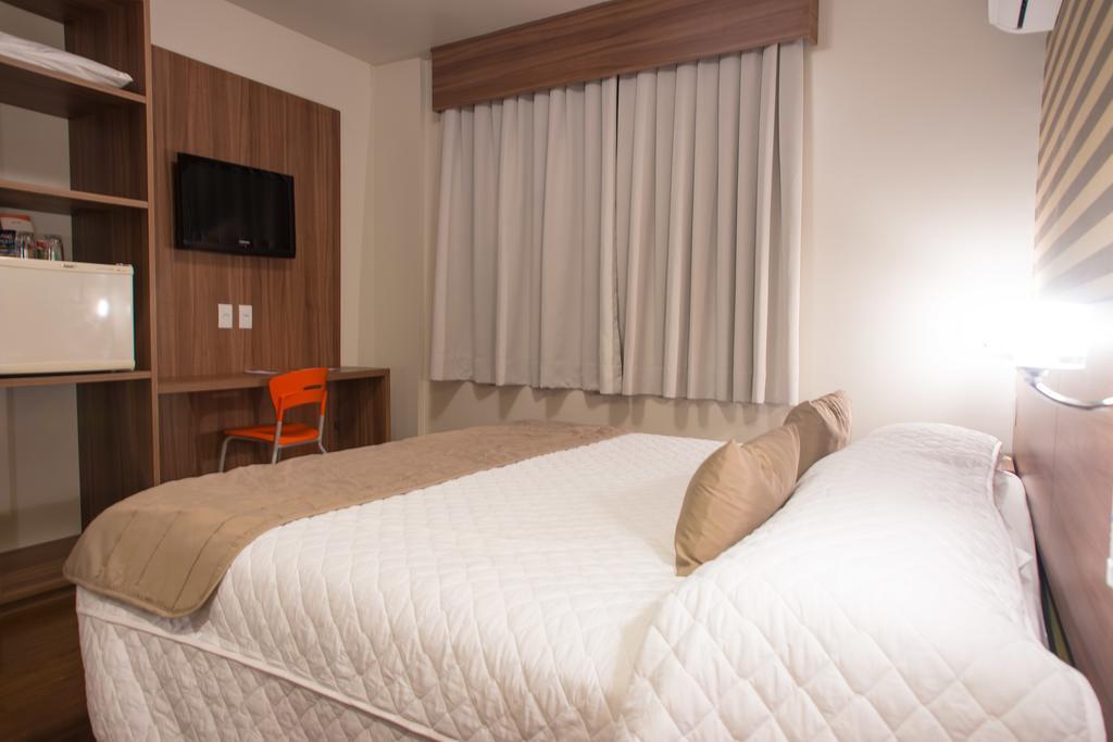Continental Business - 200 Metros Do Complexo Hospitalar Santa Casa 3*
