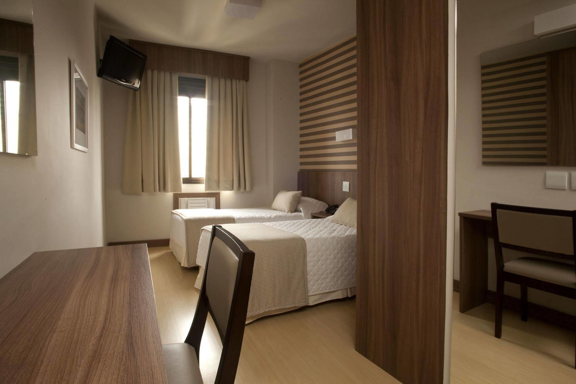Continental Business - 200 Metros Do Complexo Hospitalar Santa Casa Hotel